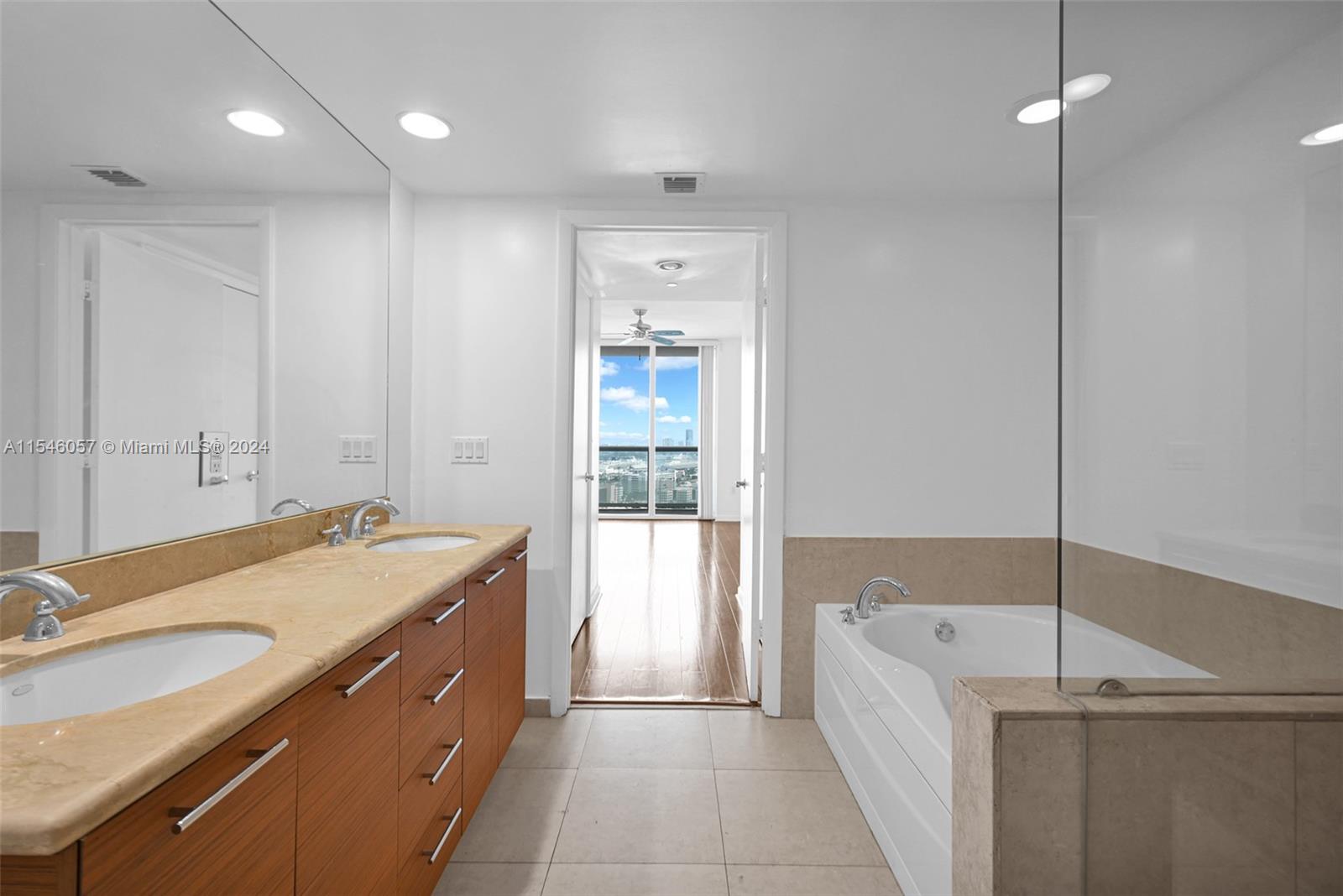 50 Biscayne Blvd 3802, Miami, Florida 33132, 3 Bedrooms Bedrooms, ,2 BathroomsBathrooms,Residentiallease,For Rent,50 Biscayne Blvd 3802,A11546057