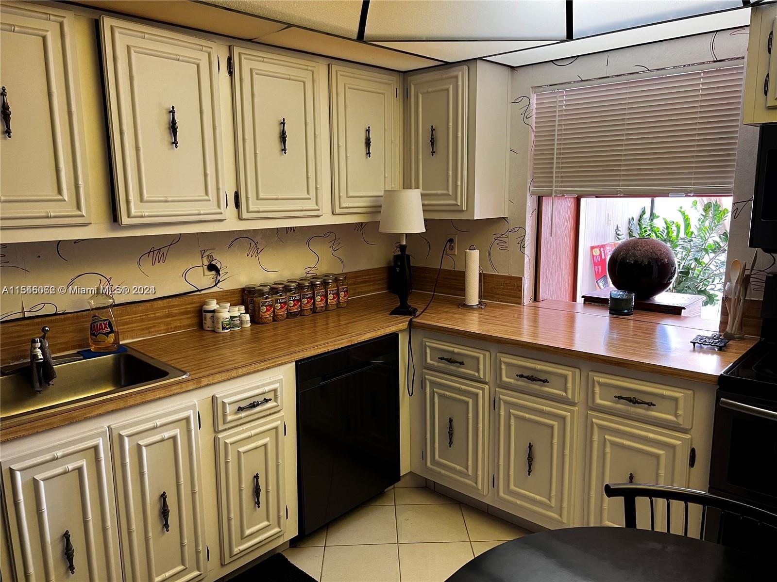 1000 Parkview Dr 807, Hallandale Beach, Florida 33009, 2 Bedrooms Bedrooms, ,2 BathroomsBathrooms,Residentiallease,For Rent,1000 Parkview Dr 807,A11546062