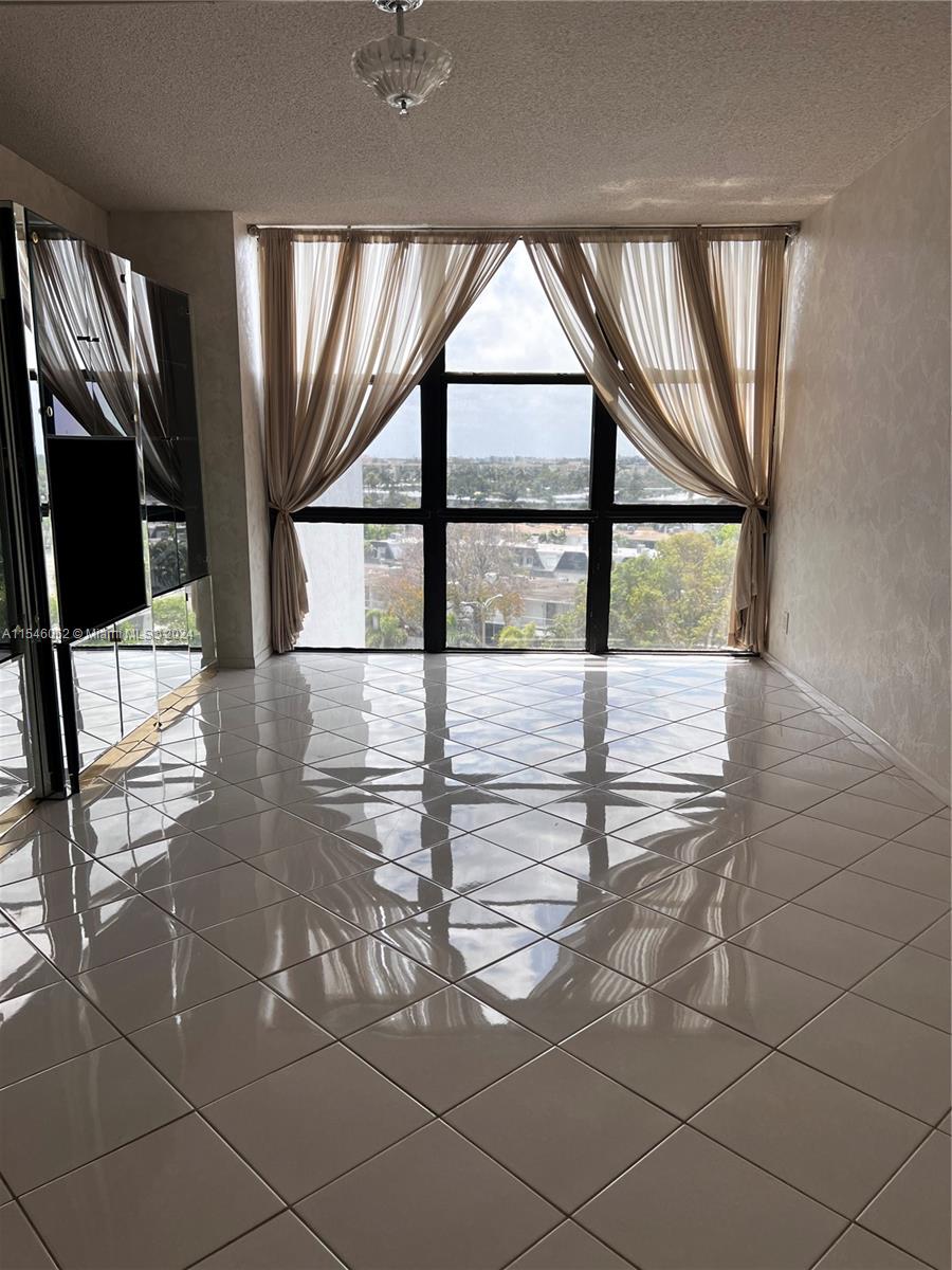 1000 Parkview Dr 807, Hallandale Beach, Florida 33009, 2 Bedrooms Bedrooms, ,2 BathroomsBathrooms,Residentiallease,For Rent,1000 Parkview Dr 807,A11546062