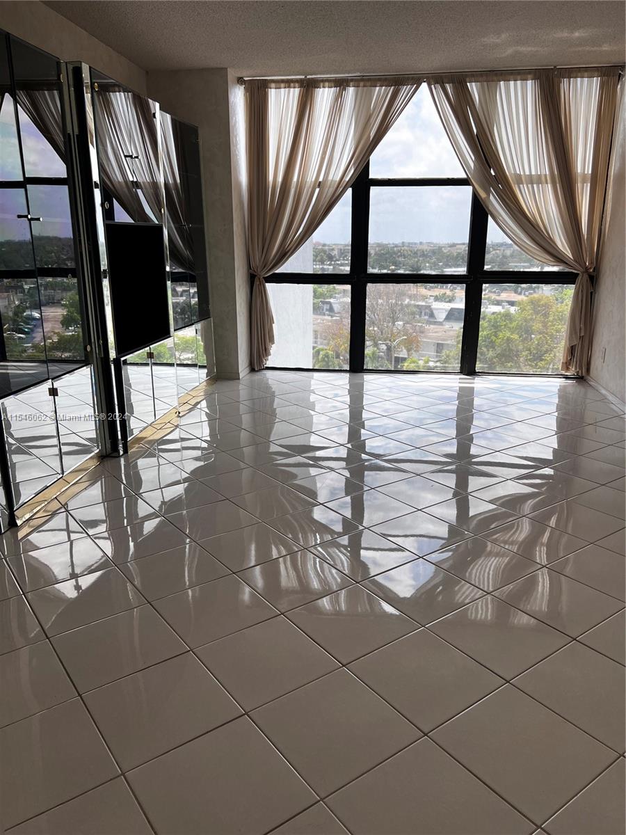 1000 Parkview Dr 807, Hallandale Beach, Florida 33009, 2 Bedrooms Bedrooms, ,2 BathroomsBathrooms,Residentiallease,For Rent,1000 Parkview Dr 807,A11546062