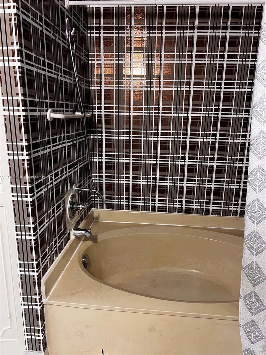 1000 Parkview Dr 807, Hallandale Beach, Florida 33009, 2 Bedrooms Bedrooms, ,2 BathroomsBathrooms,Residentiallease,For Rent,1000 Parkview Dr 807,A11546062