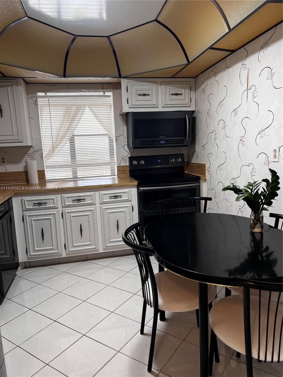 1000 Parkview Dr 807, Hallandale Beach, Florida 33009, 2 Bedrooms Bedrooms, ,2 BathroomsBathrooms,Residentiallease,For Rent,1000 Parkview Dr 807,A11546062