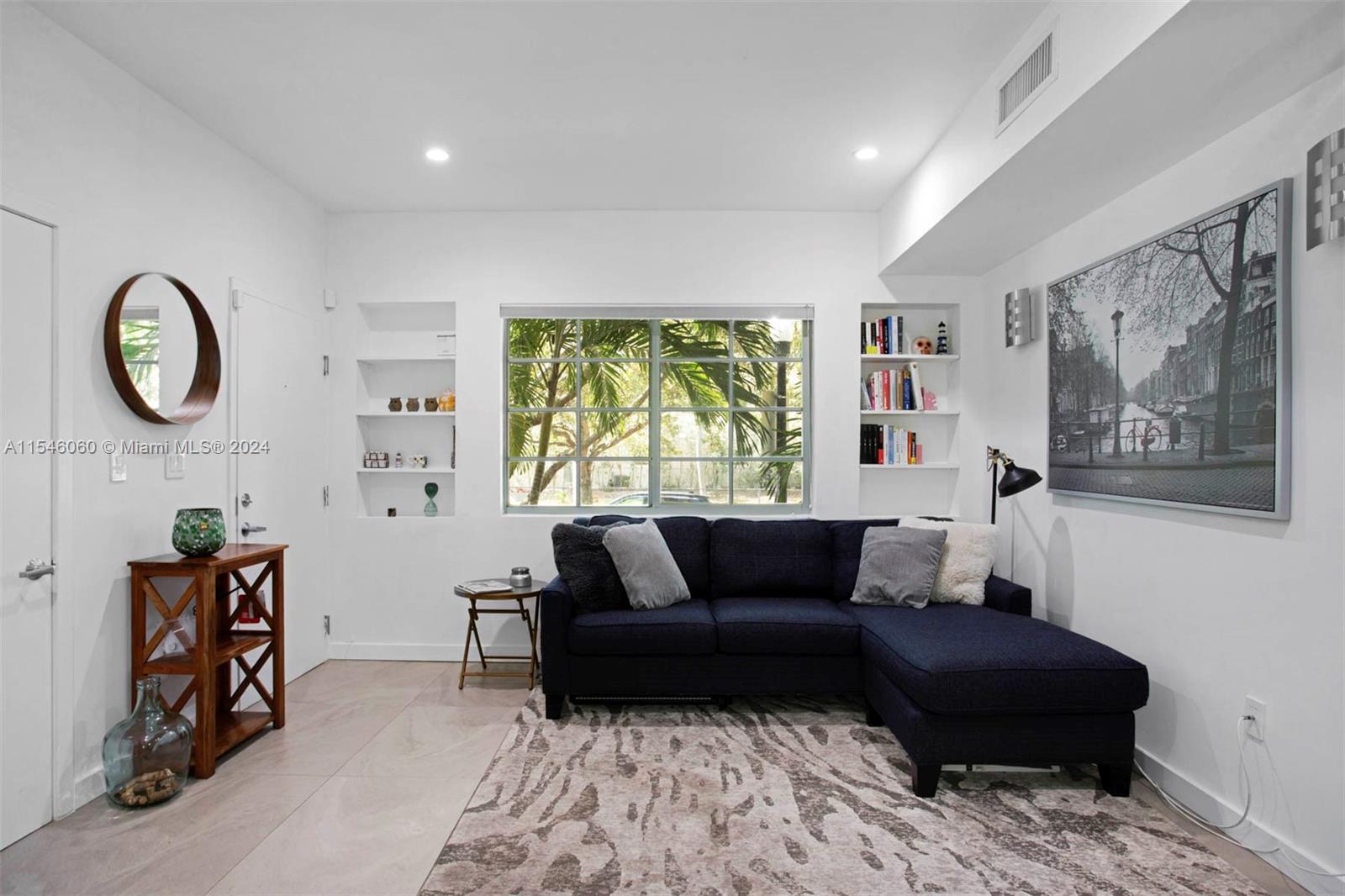 901 3rd St 3, Miami Beach, Florida 33139, 2 Bedrooms Bedrooms, ,2 BathroomsBathrooms,Residentiallease,For Rent,901 3rd St 3,A11546060