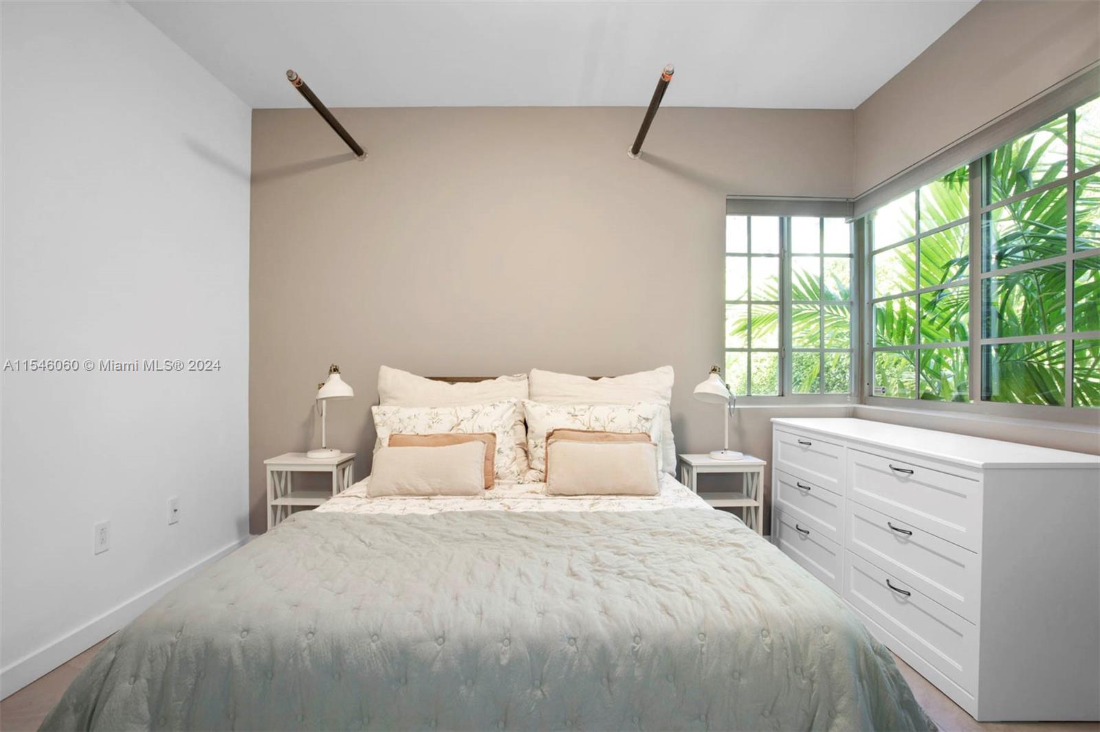 901 3rd St 3, Miami Beach, Florida 33139, 2 Bedrooms Bedrooms, ,2 BathroomsBathrooms,Residentiallease,For Rent,901 3rd St 3,A11546060