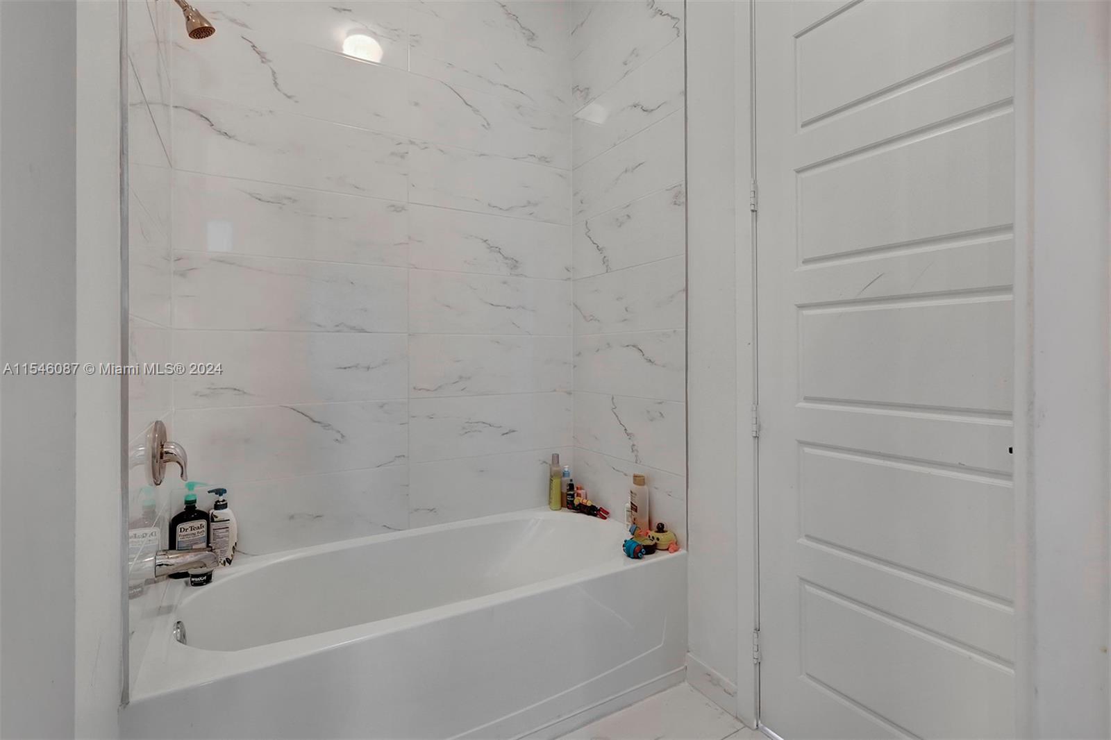 15020 SW 176th Ter ., Miami, Florida 33187, 5 Bedrooms Bedrooms, ,4 BathroomsBathrooms,Residentiallease,For Rent,15020 SW 176th Ter .,A11546087