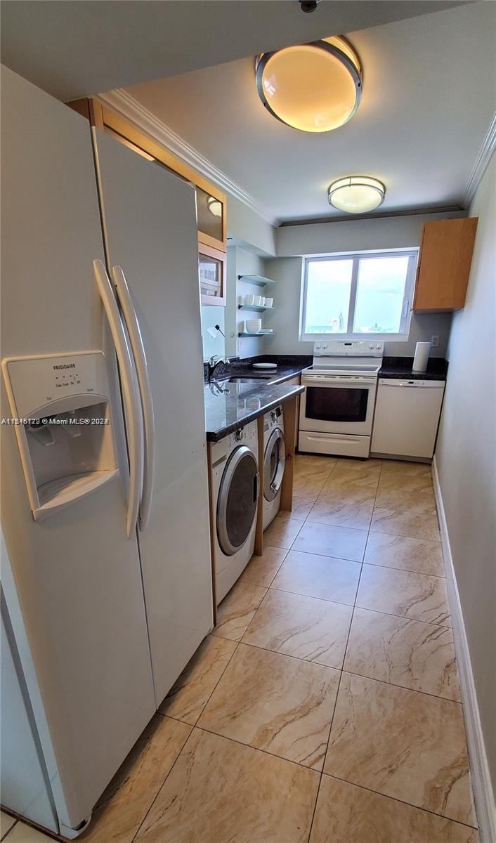 2457 Collins Ave 606, Miami Beach, Florida 33140, 2 Bedrooms Bedrooms, ,2 BathroomsBathrooms,Residentiallease,For Rent,2457 Collins Ave 606,A11546122