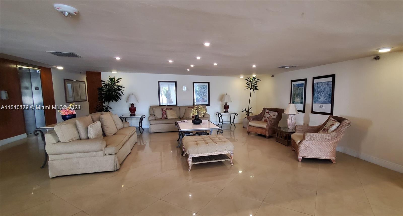 2457 Collins Ave 606, Miami Beach, Florida 33140, 2 Bedrooms Bedrooms, ,2 BathroomsBathrooms,Residentiallease,For Rent,2457 Collins Ave 606,A11546122