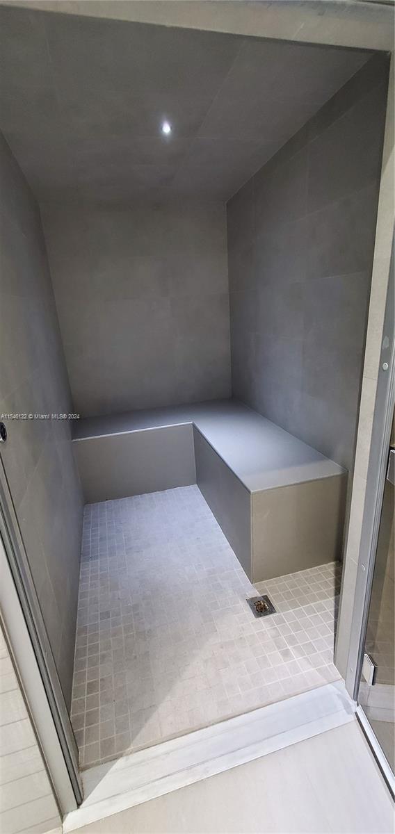 2457 Collins Ave 606, Miami Beach, Florida 33140, 2 Bedrooms Bedrooms, ,2 BathroomsBathrooms,Residentiallease,For Rent,2457 Collins Ave 606,A11546122