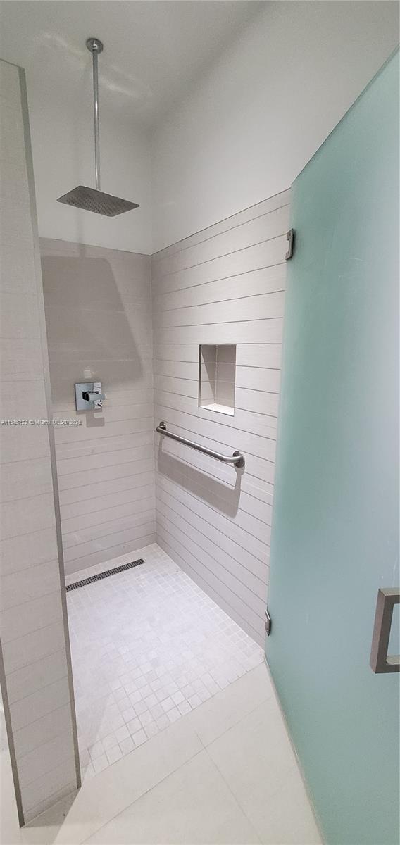 2457 Collins Ave 606, Miami Beach, Florida 33140, 2 Bedrooms Bedrooms, ,2 BathroomsBathrooms,Residentiallease,For Rent,2457 Collins Ave 606,A11546122