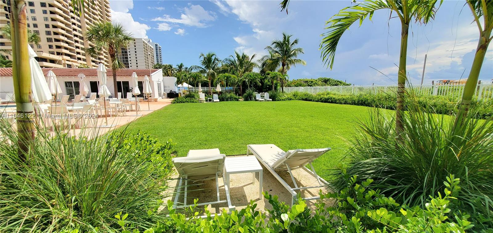 2457 Collins Ave 606, Miami Beach, Florida 33140, 2 Bedrooms Bedrooms, ,2 BathroomsBathrooms,Residentiallease,For Rent,2457 Collins Ave 606,A11546122