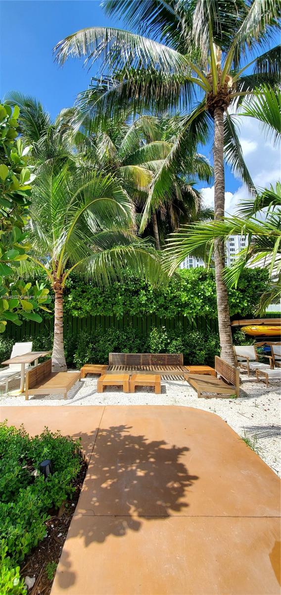 2457 Collins Ave 606, Miami Beach, Florida 33140, 2 Bedrooms Bedrooms, ,2 BathroomsBathrooms,Residentiallease,For Rent,2457 Collins Ave 606,A11546122