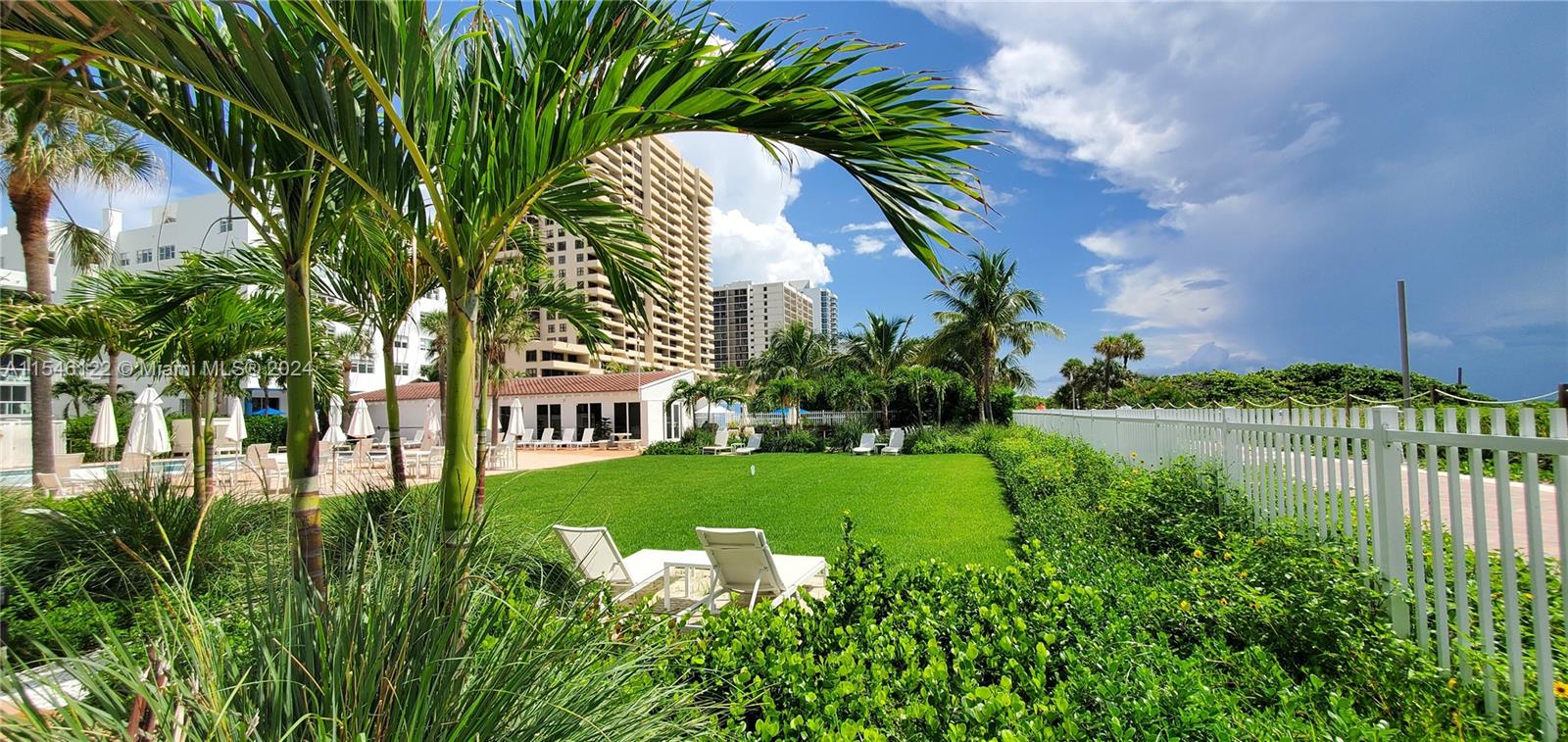 2457 Collins Ave 606, Miami Beach, Florida 33140, 2 Bedrooms Bedrooms, ,2 BathroomsBathrooms,Residentiallease,For Rent,2457 Collins Ave 606,A11546122