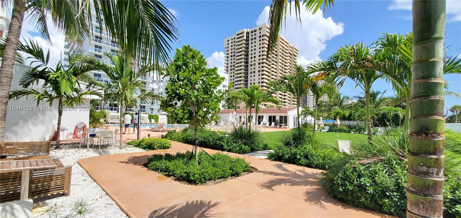 2457 Collins Ave 606, Miami Beach, Florida 33140, 2 Bedrooms Bedrooms, ,2 BathroomsBathrooms,Residentiallease,For Rent,2457 Collins Ave 606,A11546122