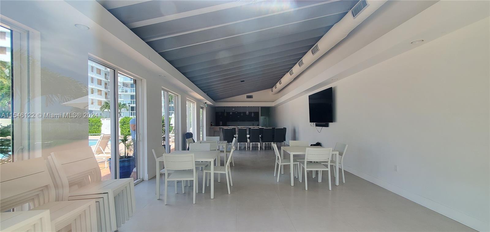 2457 Collins Ave 606, Miami Beach, Florida 33140, 2 Bedrooms Bedrooms, ,2 BathroomsBathrooms,Residentiallease,For Rent,2457 Collins Ave 606,A11546122