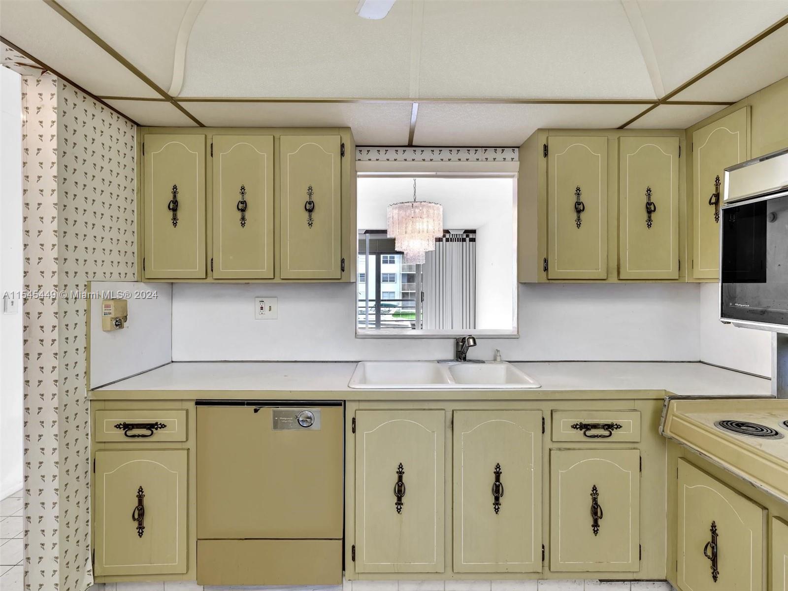 3750 NE 170th St 203, North Miami Beach, Florida 33160, 1 Bedroom Bedrooms, ,1 BathroomBathrooms,Residential,For Sale,3750 NE 170th St 203,A11545449