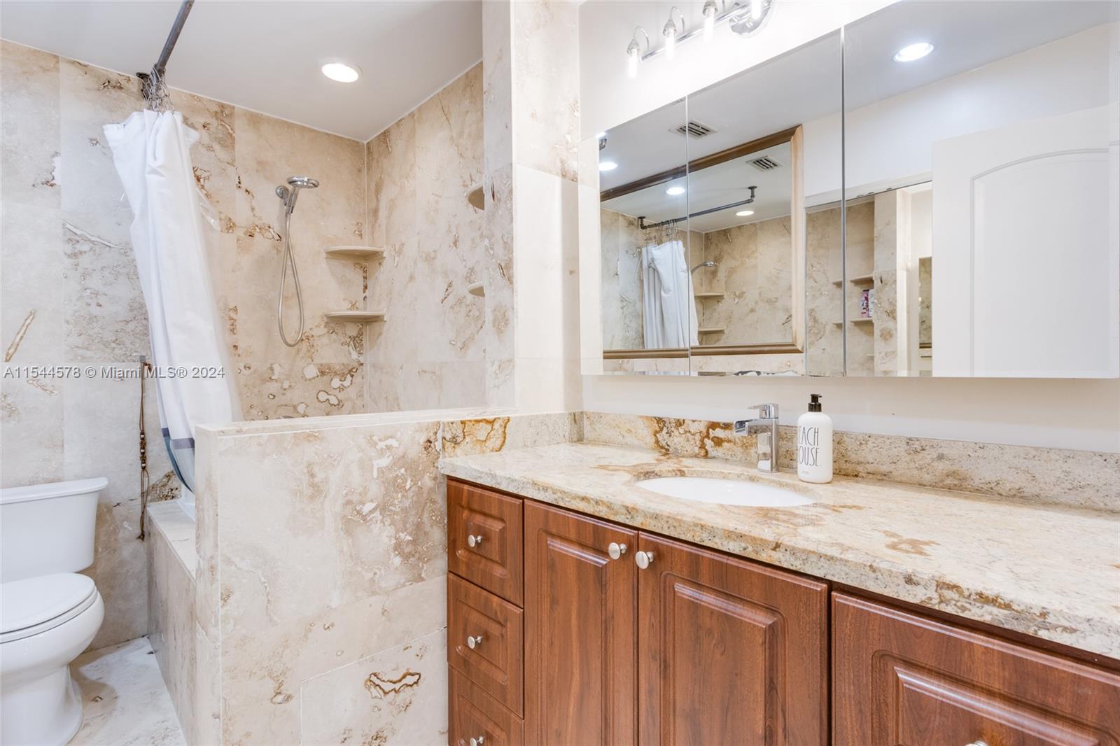 21224 Harbor Way 231, Aventura, Florida 33180, 3 Bedrooms Bedrooms, ,2 BathroomsBathrooms,Residential,For Sale,21224 Harbor Way 231,A11544578