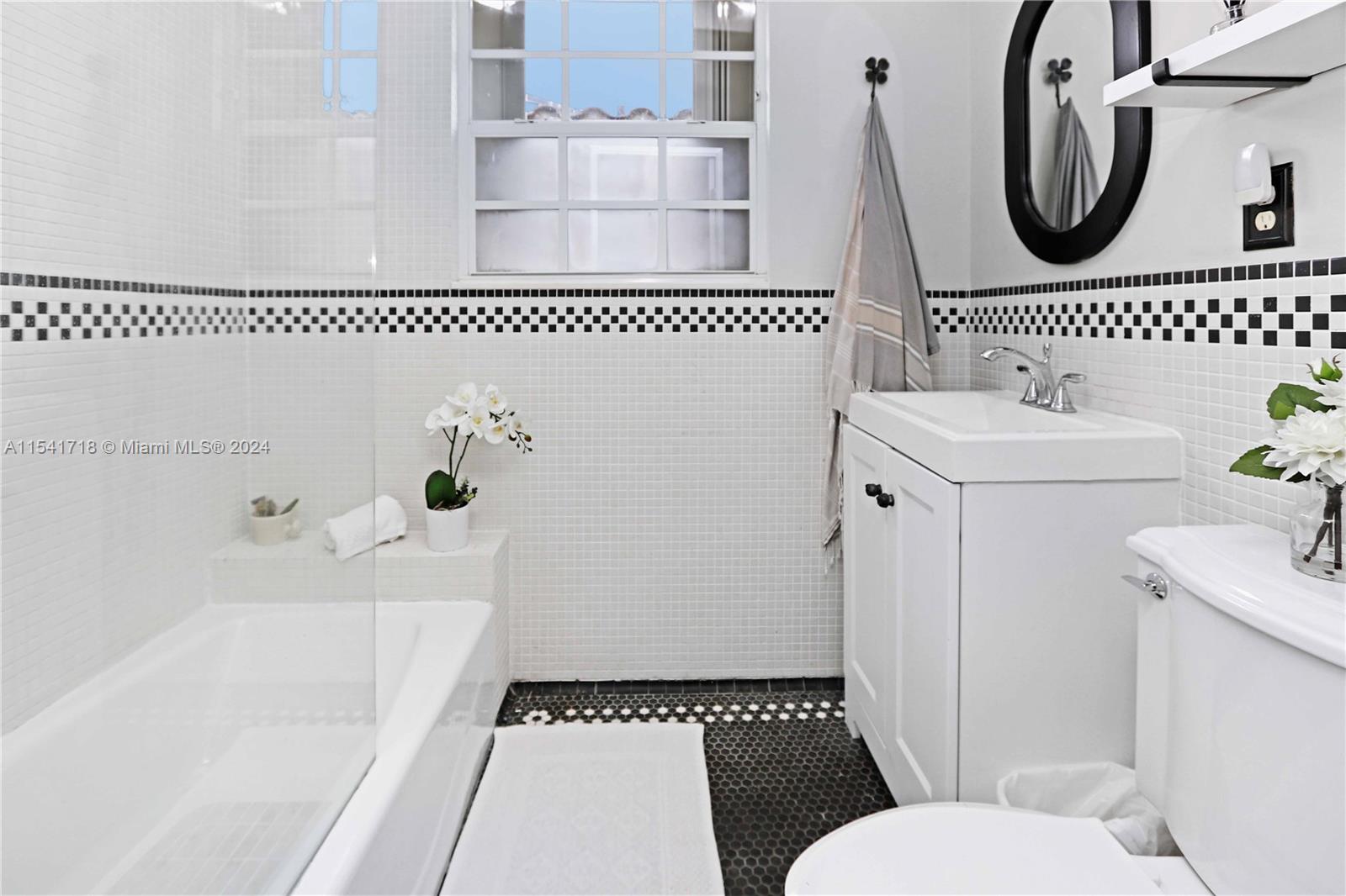 1633 Adams St, Hollywood, Florida 33020, 2 Bedrooms Bedrooms, ,1 BathroomBathrooms,Residential,For Sale,1633 Adams St,A11541718