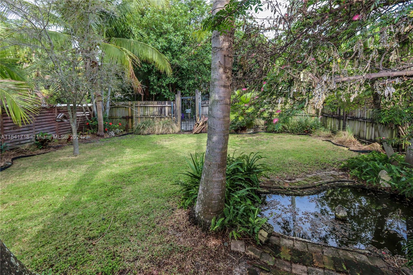 1633 Adams St, Hollywood, Florida 33020, 2 Bedrooms Bedrooms, ,1 BathroomBathrooms,Residential,For Sale,1633 Adams St,A11541718