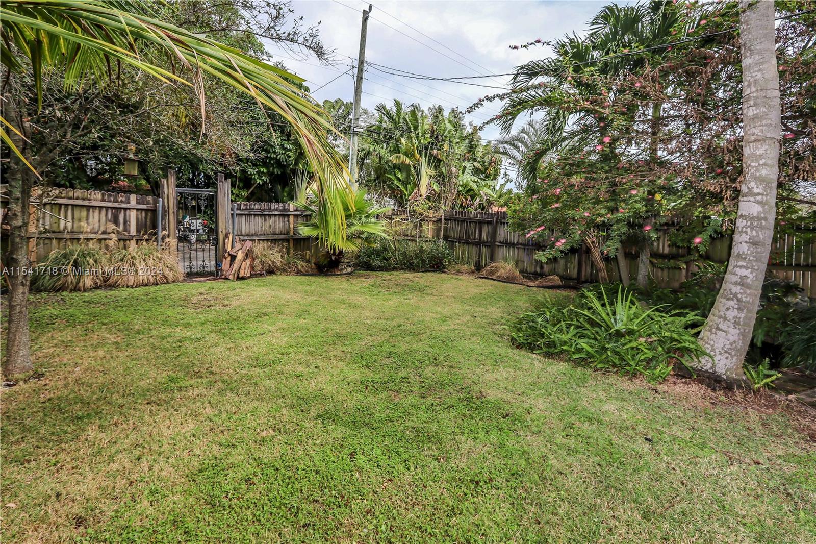 1633 Adams St, Hollywood, Florida 33020, 2 Bedrooms Bedrooms, ,1 BathroomBathrooms,Residential,For Sale,1633 Adams St,A11541718