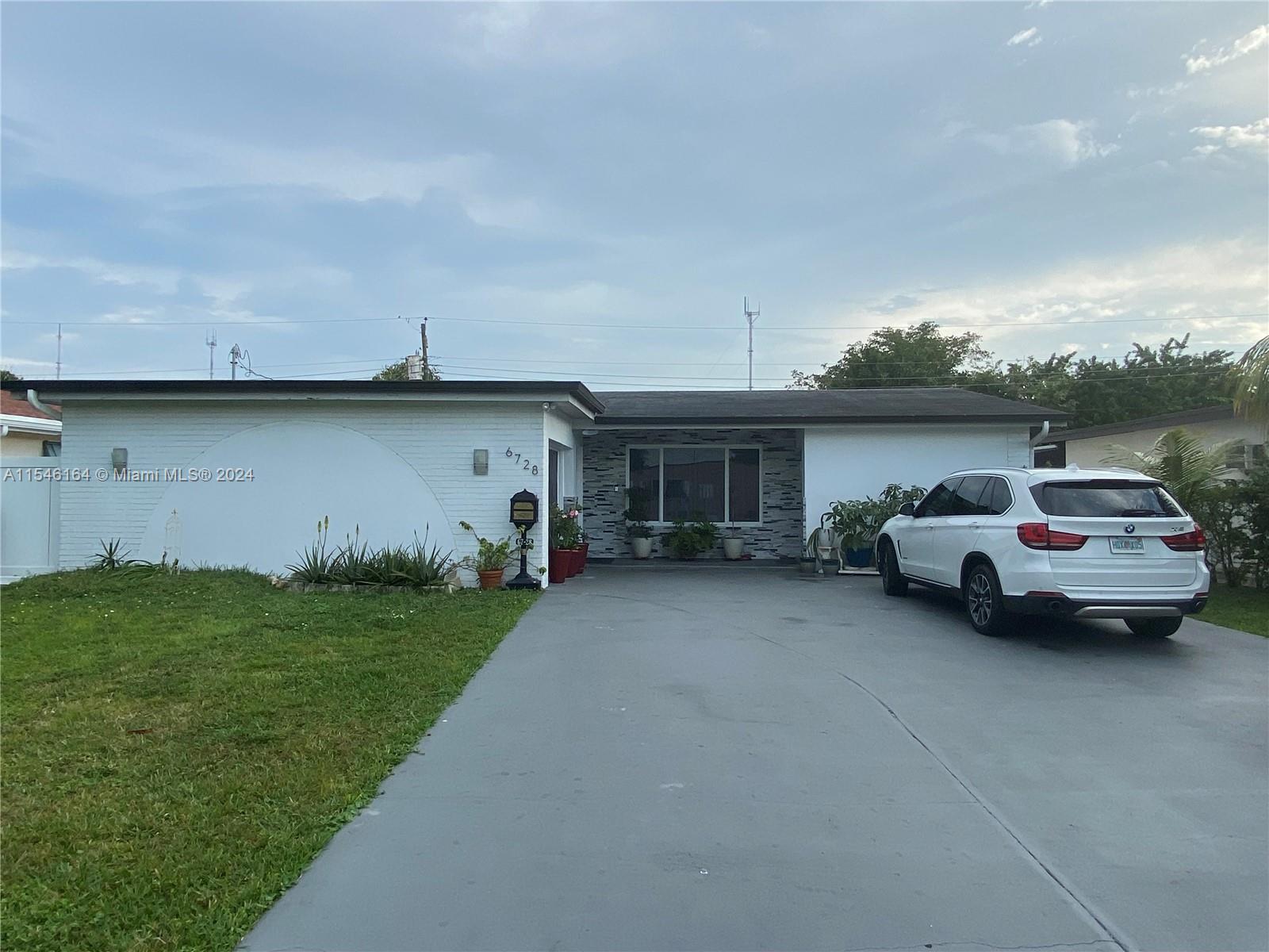 6728 SW 33rd St  For Sale A11546164, FL