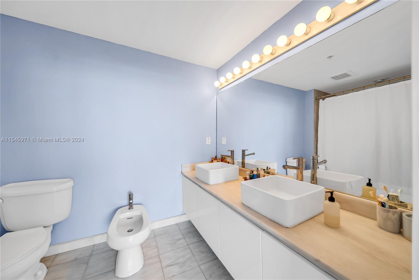 601 NE 36th St 705, Miami, Florida 33137, 1 Bedroom Bedrooms, ,1 BathroomBathrooms,Residential,For Sale,601 NE 36th St 705,A11545971