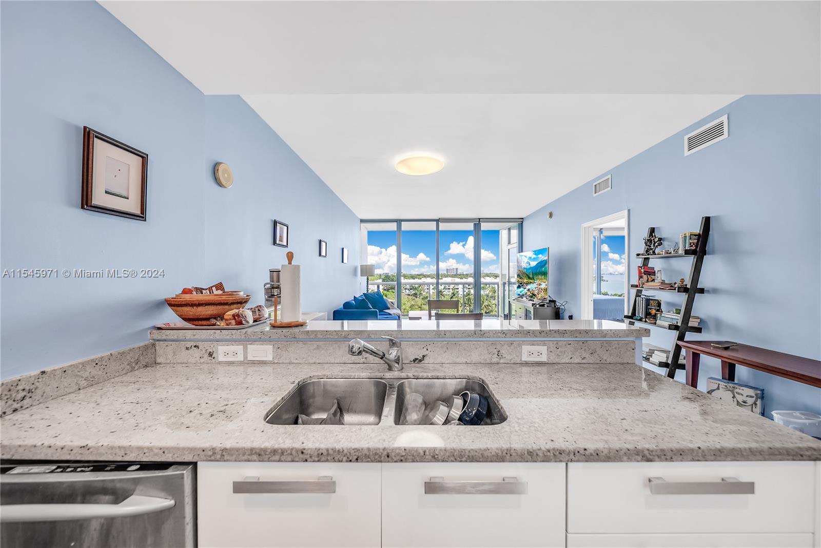 601 NE 36th St 705, Miami, Florida 33137, 1 Bedroom Bedrooms, ,1 BathroomBathrooms,Residential,For Sale,601 NE 36th St 705,A11545971