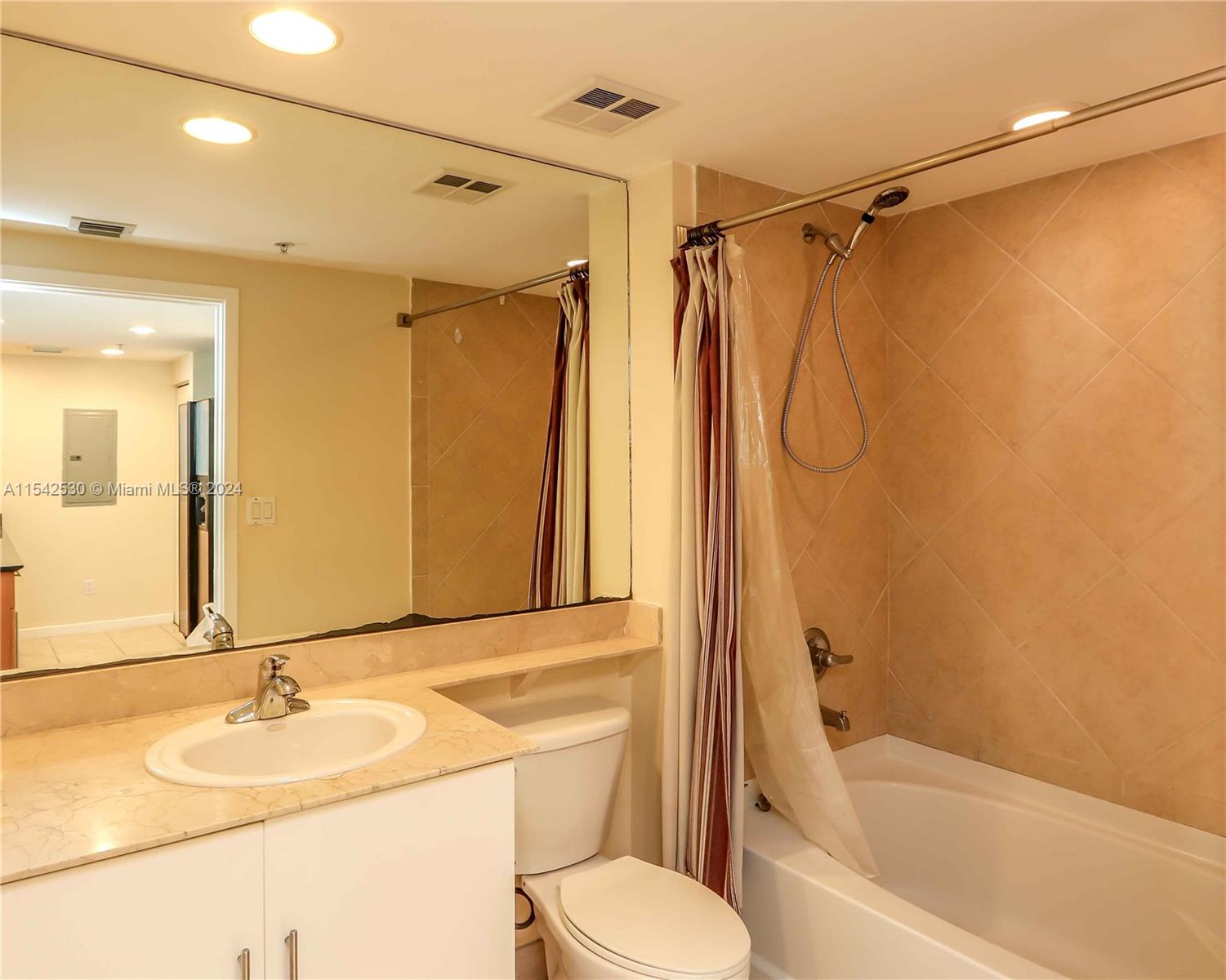 325 S Biscayne Blvd 2820, Miami, Florida 33131, ,1 BathroomBathrooms,Residentiallease,For Rent,325 S Biscayne Blvd 2820,A11542530