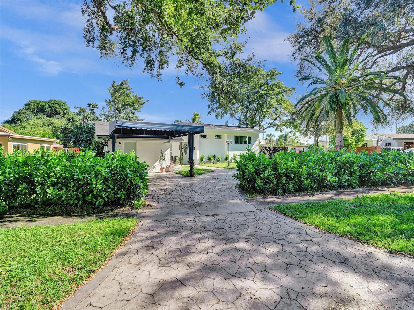 205 S 56th Ter, Hollywood, Florida 33023, 3 Bedrooms Bedrooms, ,3 BathroomsBathrooms,Residential,For Sale,205 S 56th Ter,A11546182