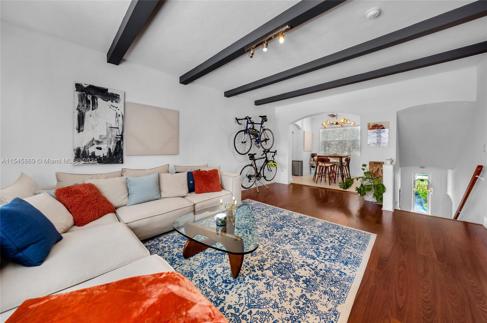 305 NE 24th St 2, Miami, Florida 33137, 2 Bedrooms Bedrooms, ,2 BathroomsBathrooms,Residentiallease,For Rent,305 NE 24th St 2,A11545869