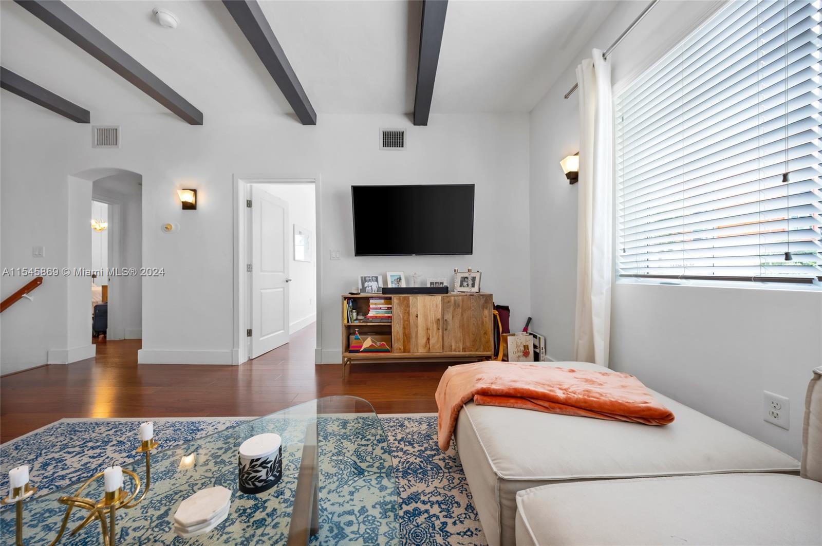 305 NE 24th St 2, Miami, Florida 33137, 2 Bedrooms Bedrooms, ,2 BathroomsBathrooms,Residentiallease,For Rent,305 NE 24th St 2,A11545869