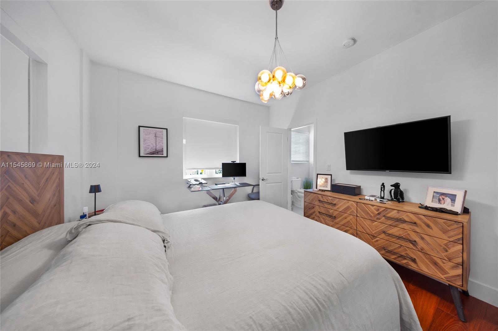 305 NE 24th St 2, Miami, Florida 33137, 2 Bedrooms Bedrooms, ,2 BathroomsBathrooms,Residentiallease,For Rent,305 NE 24th St 2,A11545869