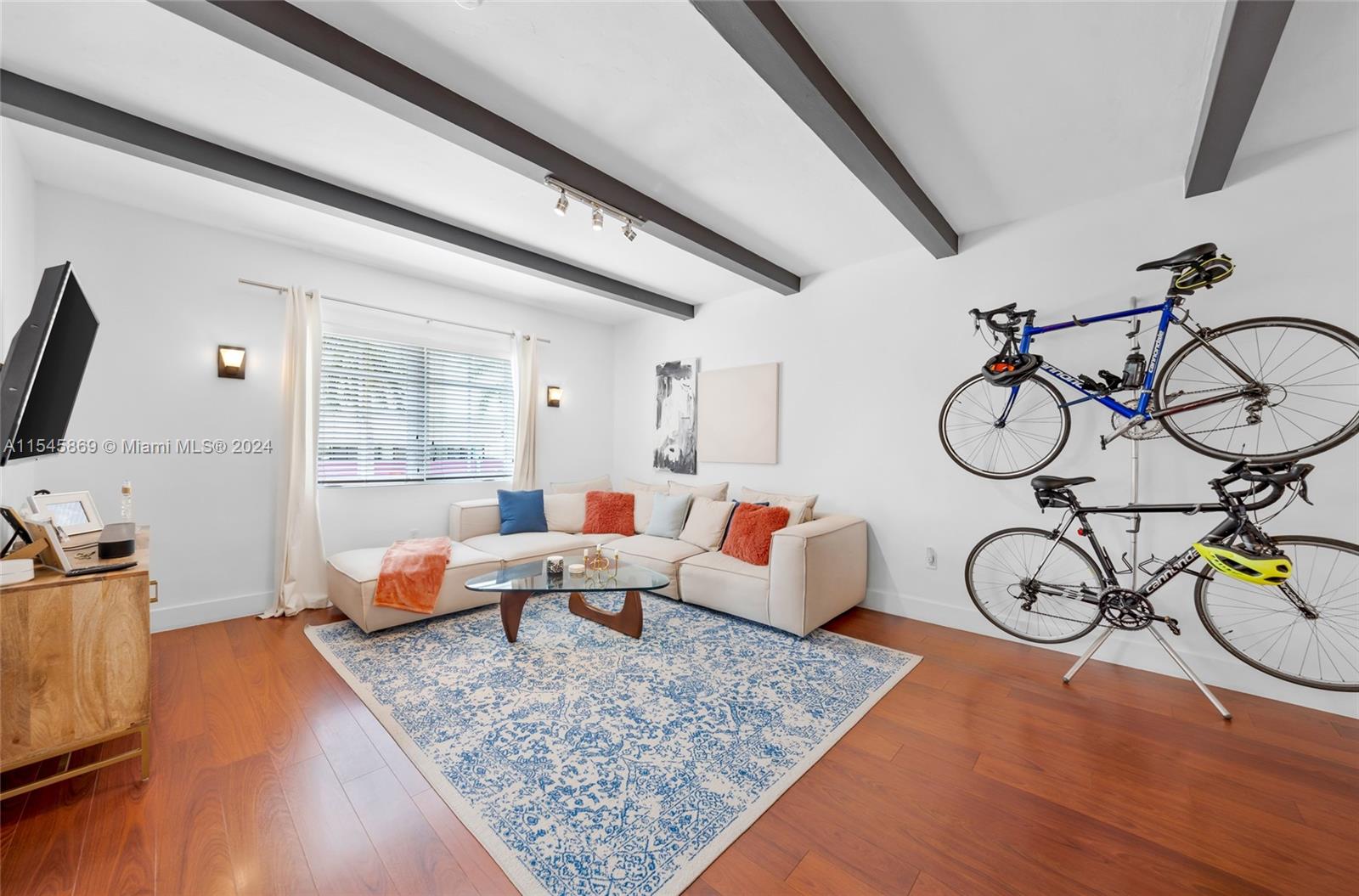 305 NE 24th St 2, Miami, Florida 33137, 2 Bedrooms Bedrooms, ,2 BathroomsBathrooms,Residentiallease,For Rent,305 NE 24th St 2,A11545869