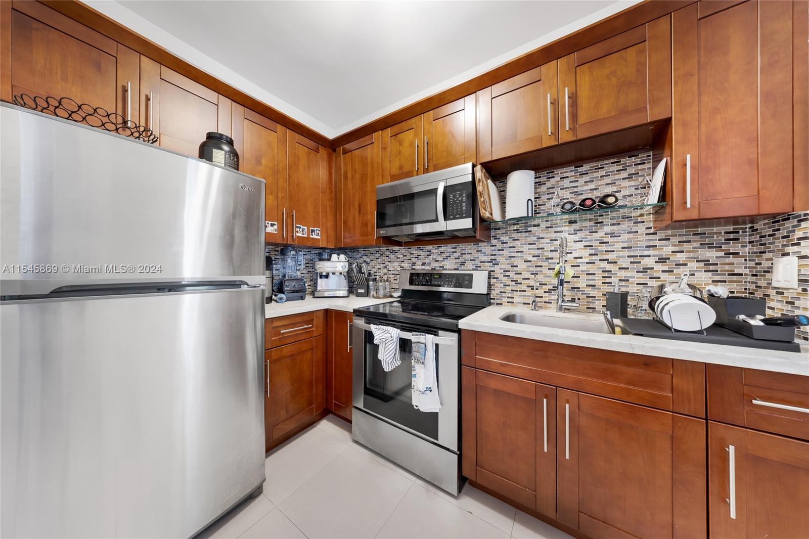 305 NE 24th St 2, Miami, Florida 33137, 2 Bedrooms Bedrooms, ,2 BathroomsBathrooms,Residentiallease,For Rent,305 NE 24th St 2,A11545869