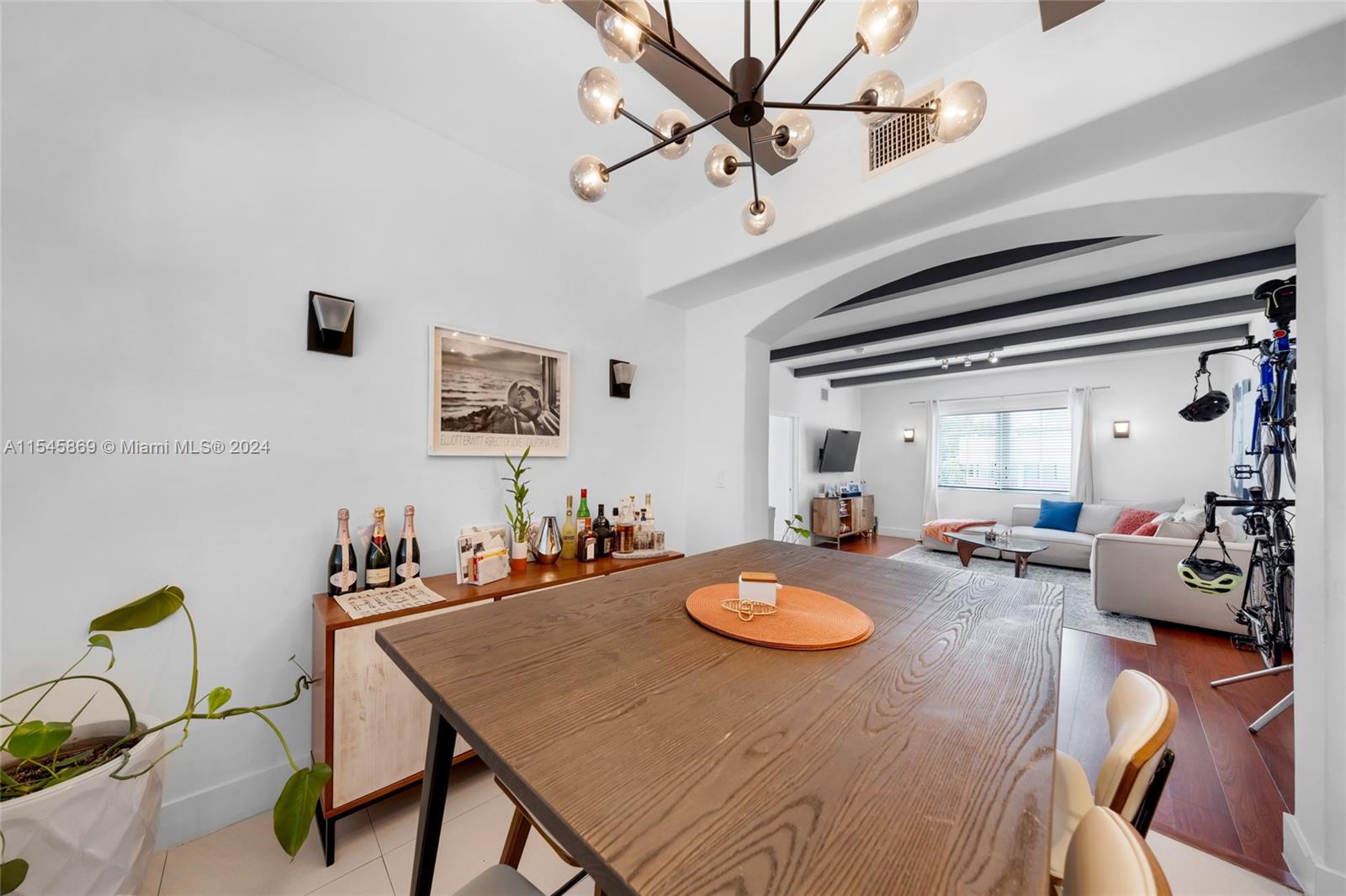 305 NE 24th St 2, Miami, Florida 33137, 2 Bedrooms Bedrooms, ,2 BathroomsBathrooms,Residentiallease,For Rent,305 NE 24th St 2,A11545869