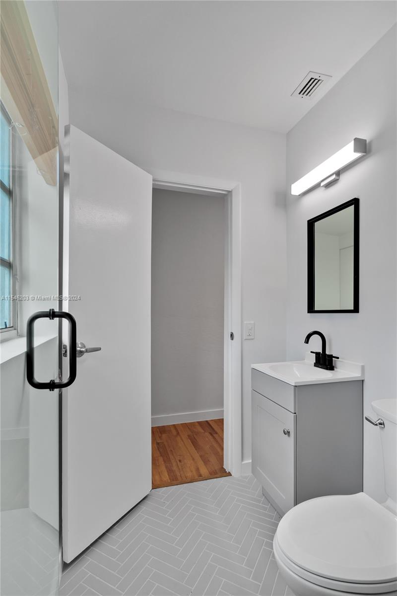 Coral Gables, Florida 33134, 1 Bedroom Bedrooms, ,1 BathroomBathrooms,Residentiallease,For Rent,A11546203