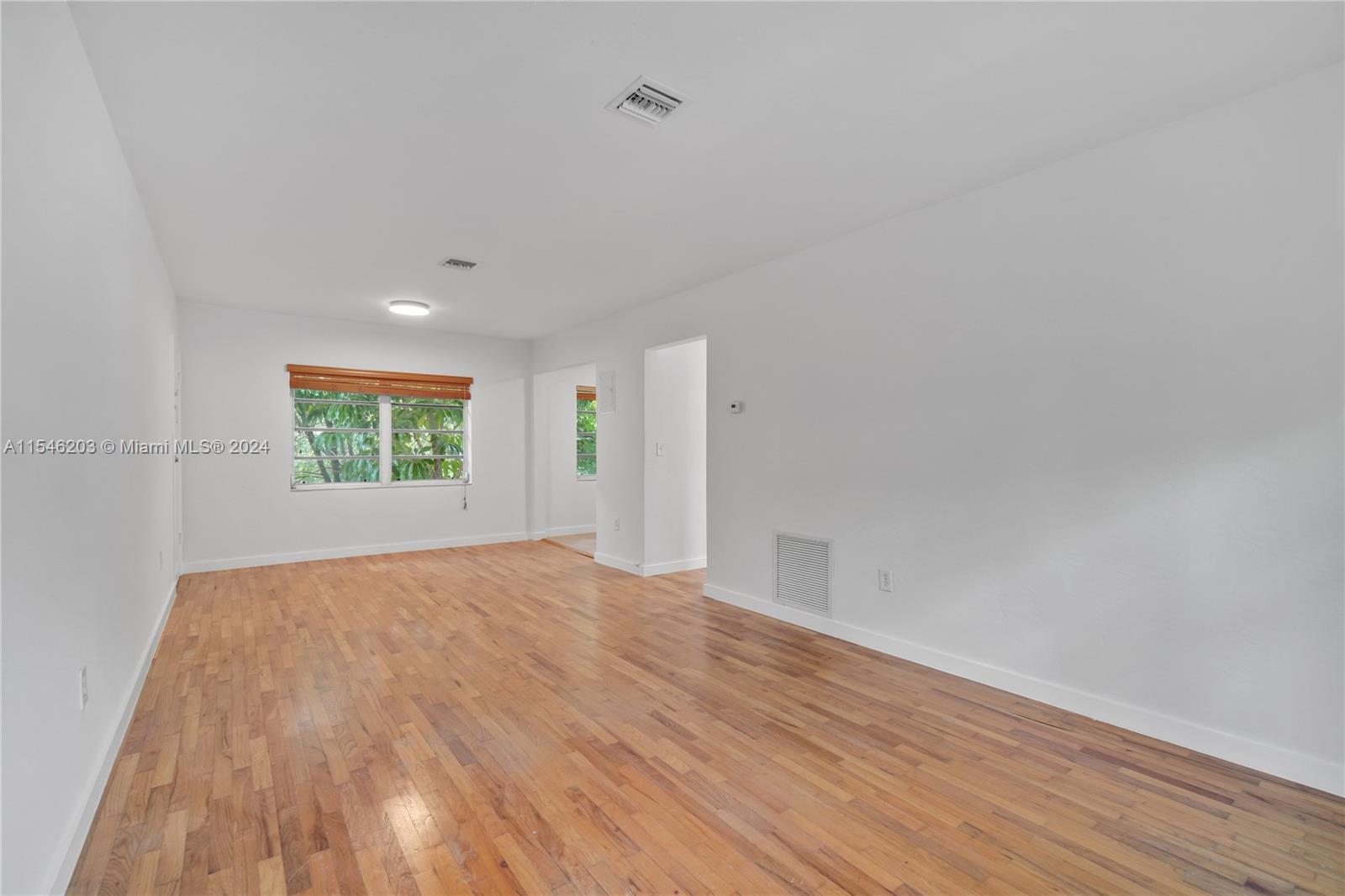 Coral Gables, Florida 33134, 1 Bedroom Bedrooms, ,1 BathroomBathrooms,Residentiallease,For Rent,A11546203