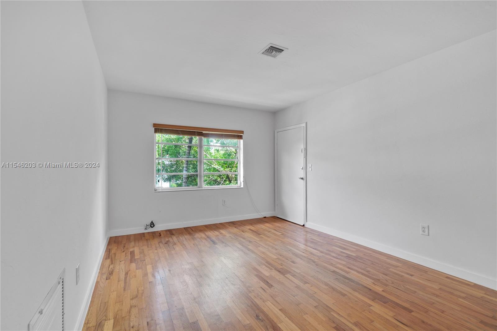 Coral Gables, Florida 33134, 1 Bedroom Bedrooms, ,1 BathroomBathrooms,Residentiallease,For Rent,A11546203