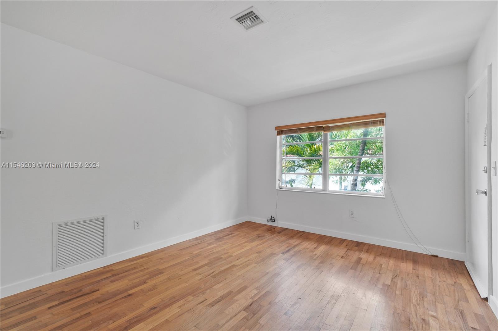 Coral Gables, Florida 33134, 1 Bedroom Bedrooms, ,1 BathroomBathrooms,Residentiallease,For Rent,A11546203