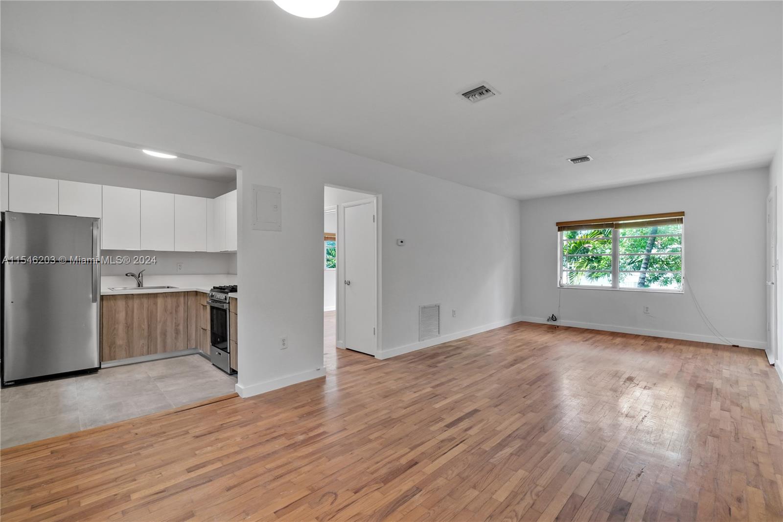 Coral Gables, Florida 33134, 1 Bedroom Bedrooms, ,1 BathroomBathrooms,Residentiallease,For Rent,A11546203