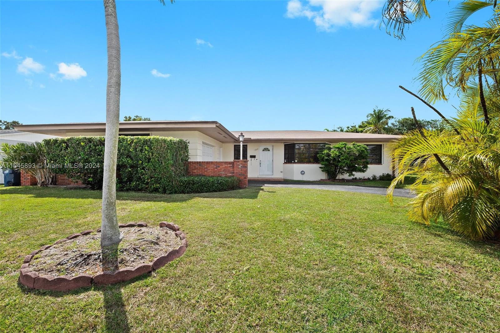 15830 SW 103rd Ct  For Sale A11545893, FL