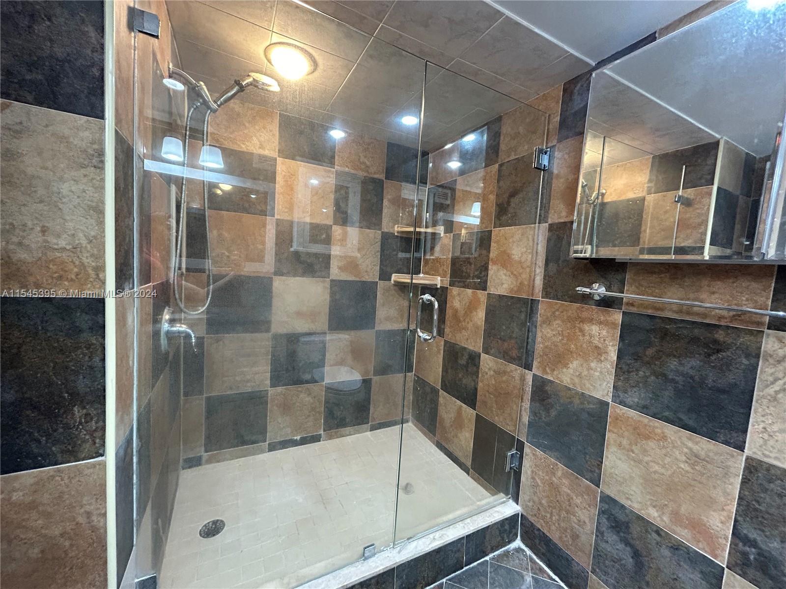 2017 S Ocean Dr 1405, Hallandale Beach, Florida 33009, 2 Bedrooms Bedrooms, ,2 BathroomsBathrooms,Residentiallease,For Rent,2017 S Ocean Dr 1405,A11545395