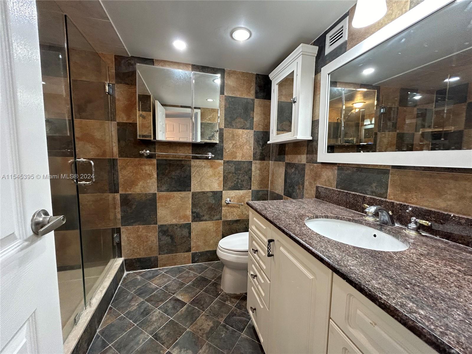 2017 S Ocean Dr 1405, Hallandale Beach, Florida 33009, 2 Bedrooms Bedrooms, ,2 BathroomsBathrooms,Residentiallease,For Rent,2017 S Ocean Dr 1405,A11545395