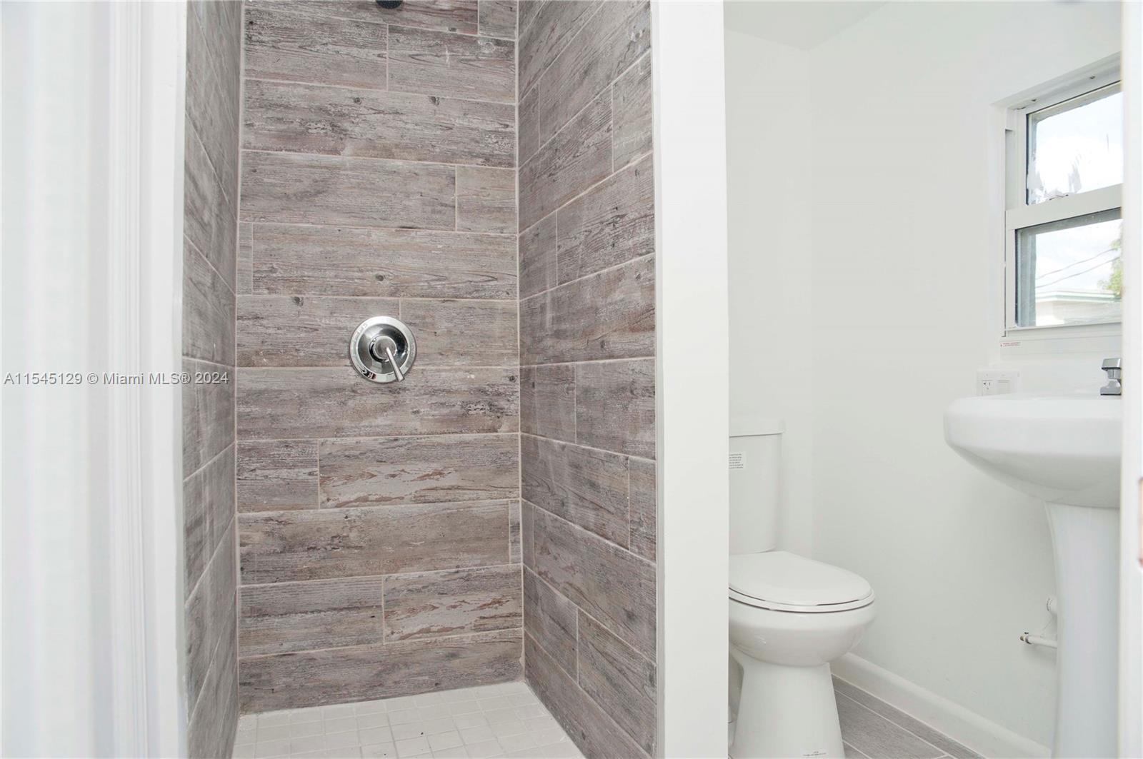 1323 N Federal Hwy 3, Hollywood, Florida 33020, 1 Bedroom Bedrooms, ,1 BathroomBathrooms,Residentiallease,For Rent,1323 N Federal Hwy 3,A11545129