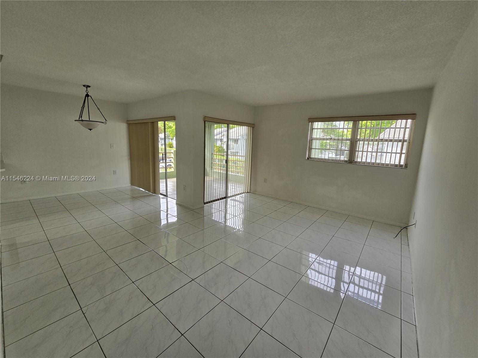 11183 NW 7th St 201, Miami, Florida 33172, 1 Bedroom Bedrooms, ,1 BathroomBathrooms,Residentiallease,For Rent,11183 NW 7th St 201,A11546224