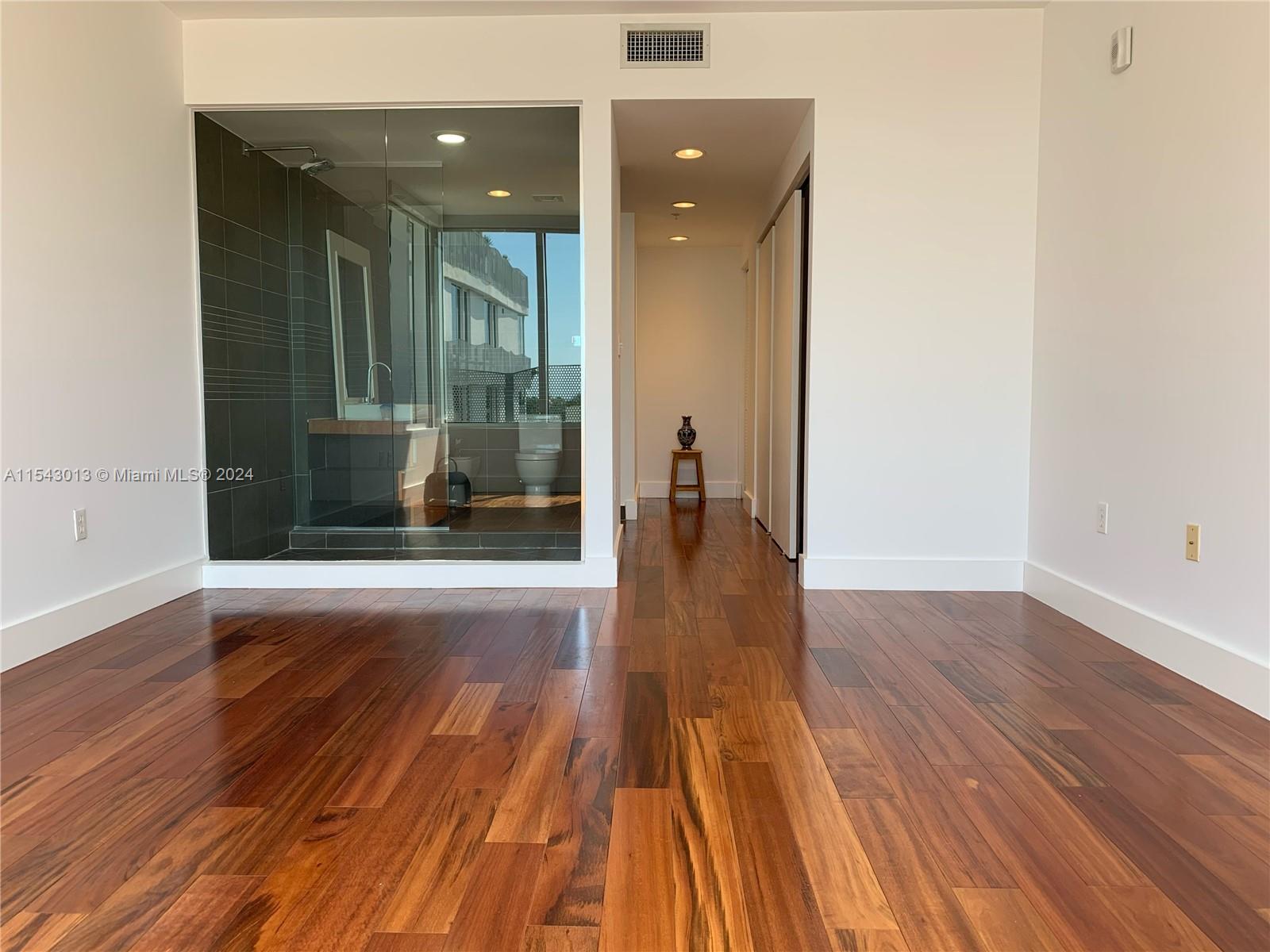 2155 Washington Ct 501, Miami Beach, Florida 33139, 2 Bedrooms Bedrooms, ,2 BathroomsBathrooms,Residentiallease,For Rent,2155 Washington Ct 501,A11543013