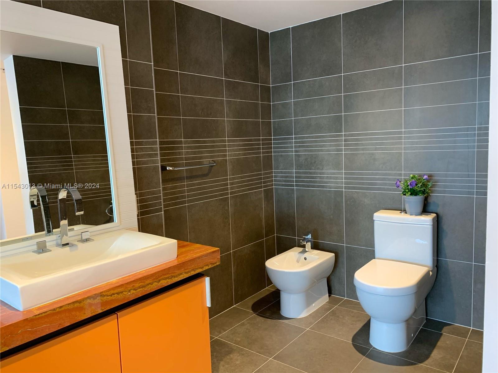 2155 Washington Ct 501, Miami Beach, Florida 33139, 2 Bedrooms Bedrooms, ,2 BathroomsBathrooms,Residentiallease,For Rent,2155 Washington Ct 501,A11543013