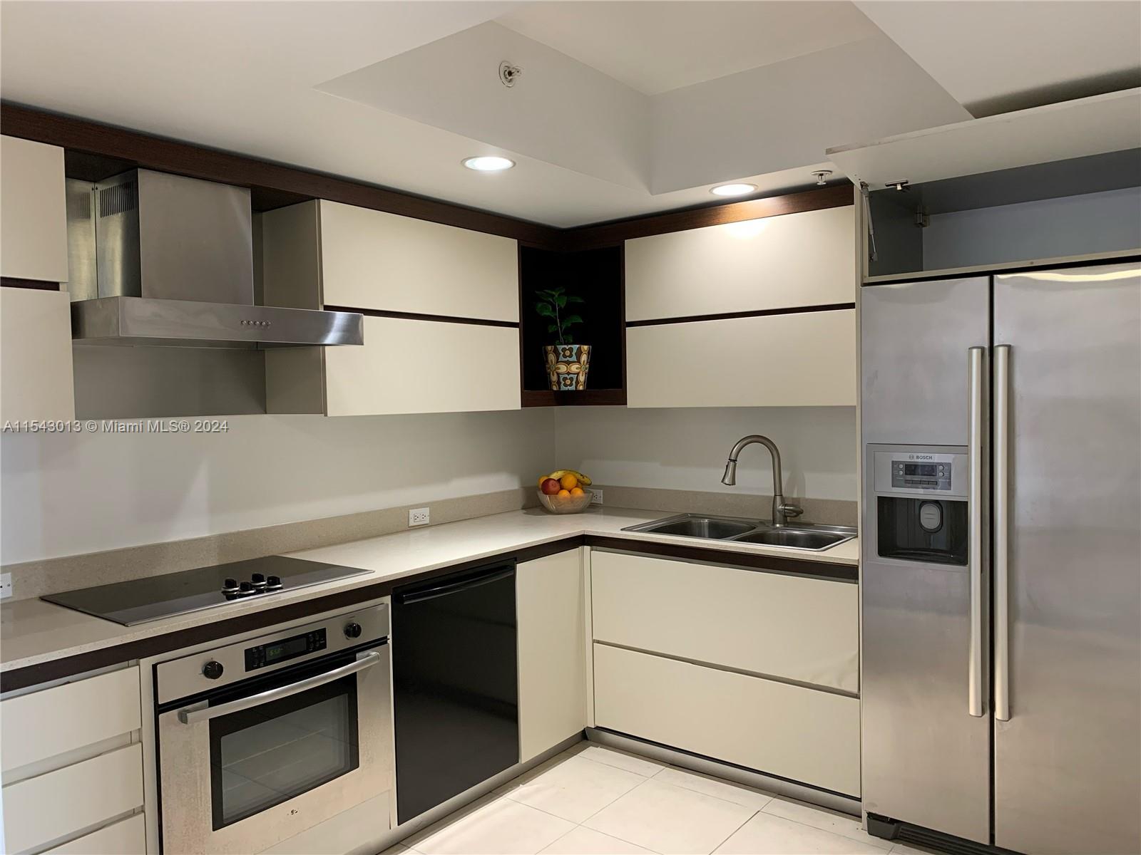 2155 Washington Ct 501, Miami Beach, Florida 33139, 2 Bedrooms Bedrooms, ,2 BathroomsBathrooms,Residentiallease,For Rent,2155 Washington Ct 501,A11543013