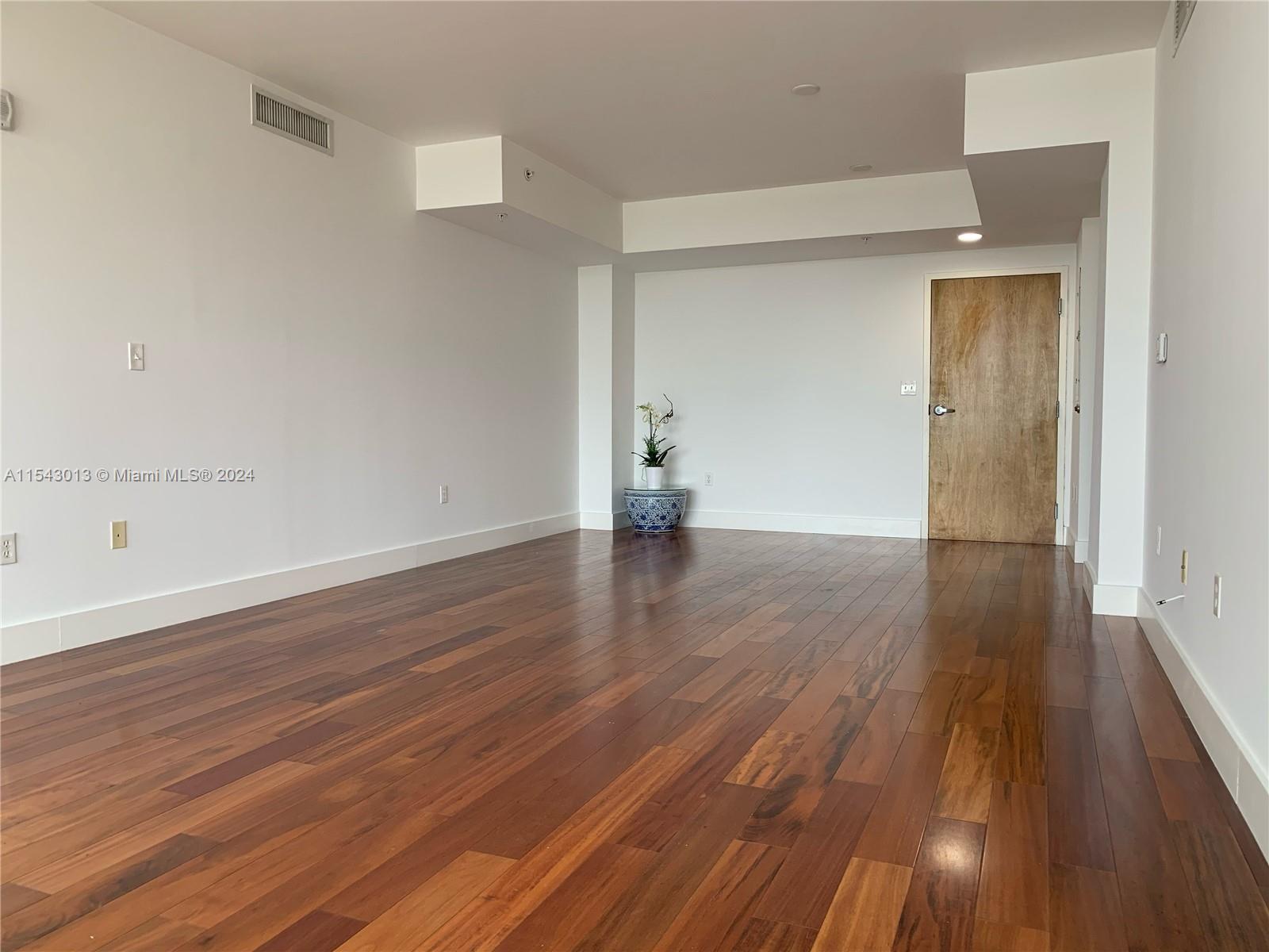 2155 Washington Ct 501, Miami Beach, Florida 33139, 2 Bedrooms Bedrooms, ,2 BathroomsBathrooms,Residentiallease,For Rent,2155 Washington Ct 501,A11543013