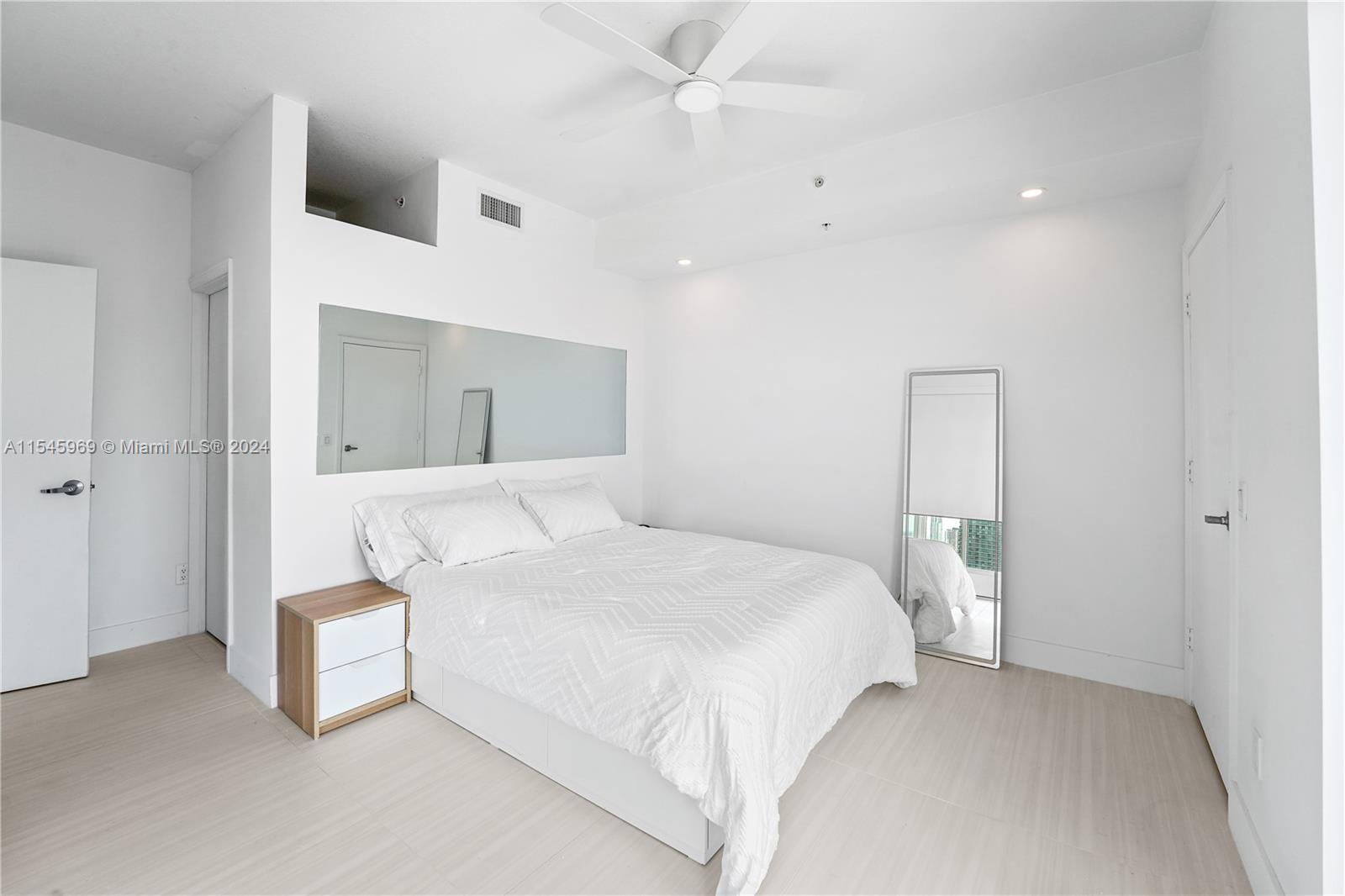 60 SW 13th St 4013, Miami, Florida 33130, 2 Bedrooms Bedrooms, ,2 BathroomsBathrooms,Residential,For Sale,60 SW 13th St 4013,A11545969