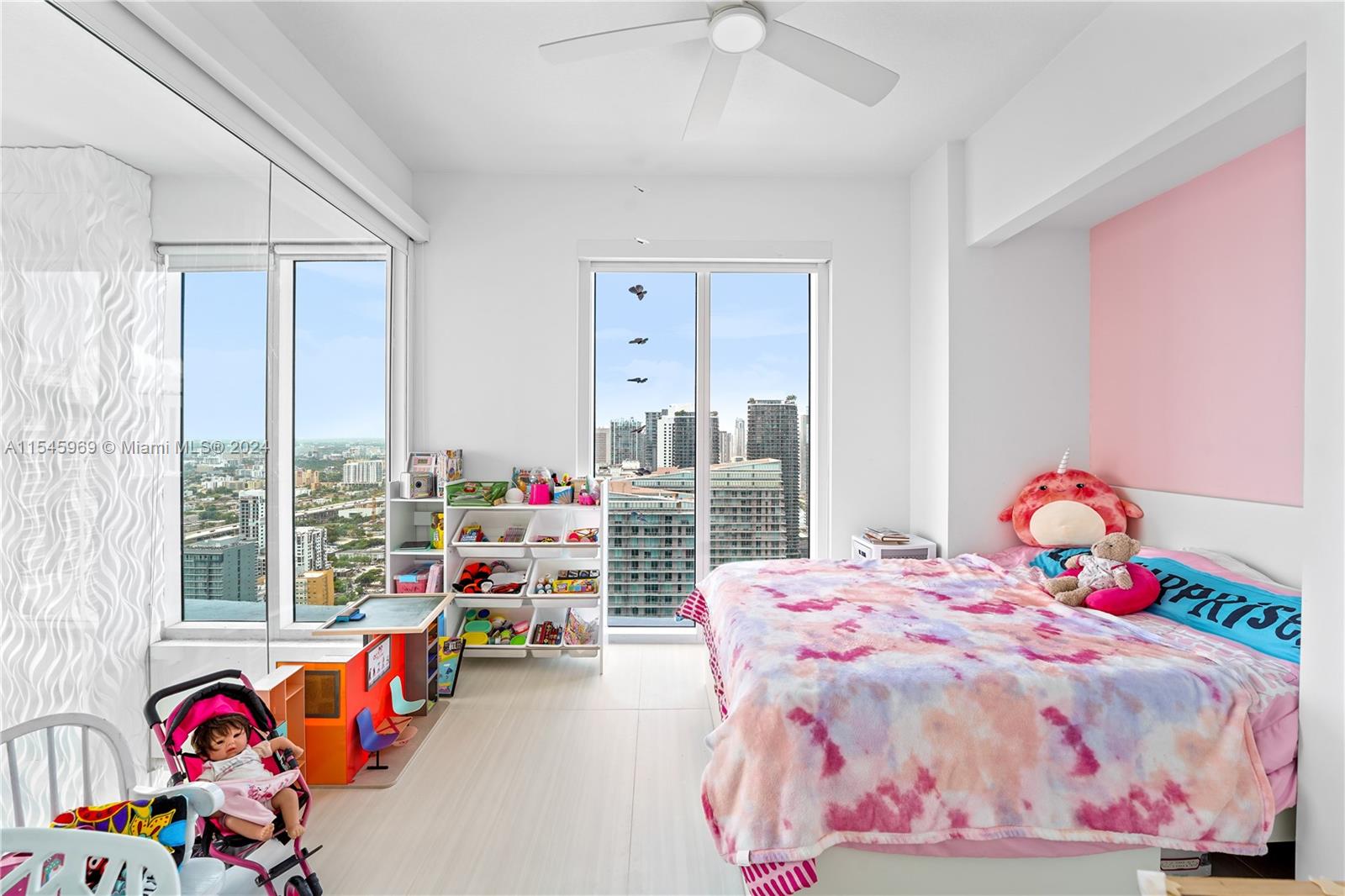 60 SW 13th St 4013, Miami, Florida 33130, 2 Bedrooms Bedrooms, ,2 BathroomsBathrooms,Residential,For Sale,60 SW 13th St 4013,A11545969
